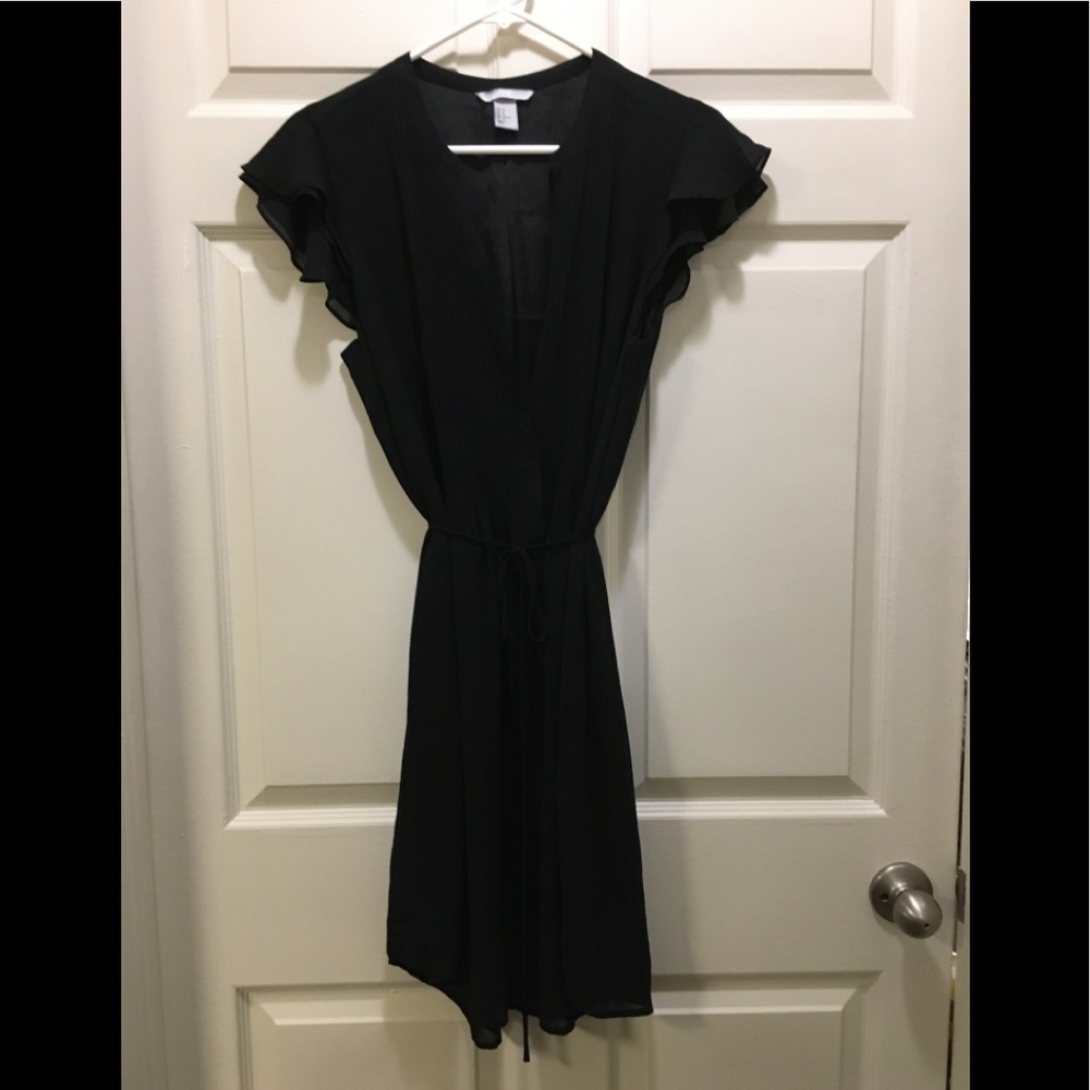 H&M black lined bodice pleated dress
